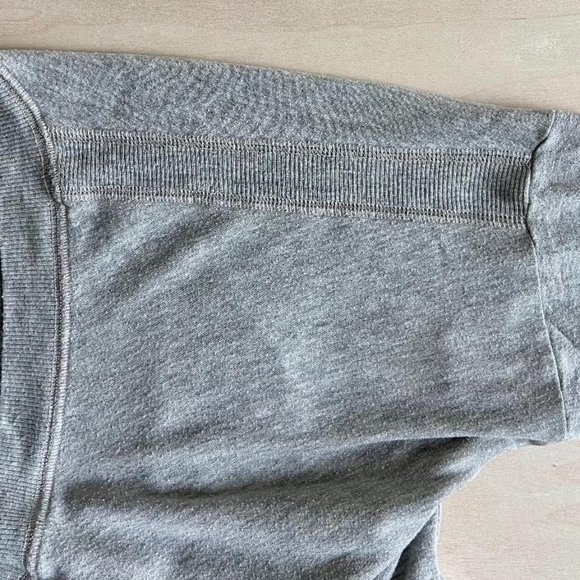 🧘🏼♀️2x HP!🧘🏼♀️ Beyond Yoga Heather Gray V-Neck Sweatshirt w/ Black Tie - Picture 7 of 7